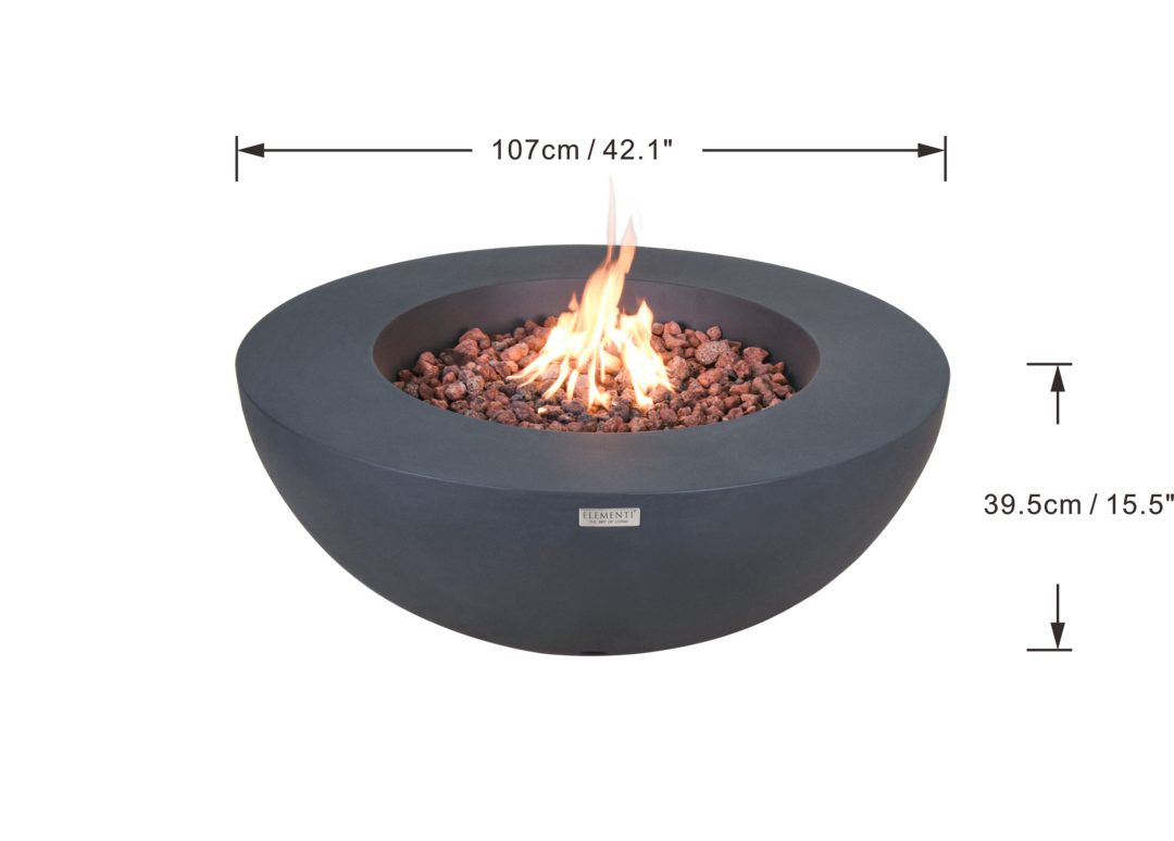 Nahaufnahme des Lunar Bowl Fire Table mit Lavasteinen und brennender Flamme.